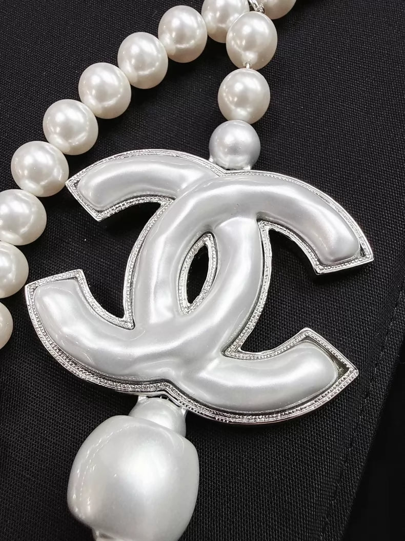 Chanel 25C White Pearl Double C Waist Chain