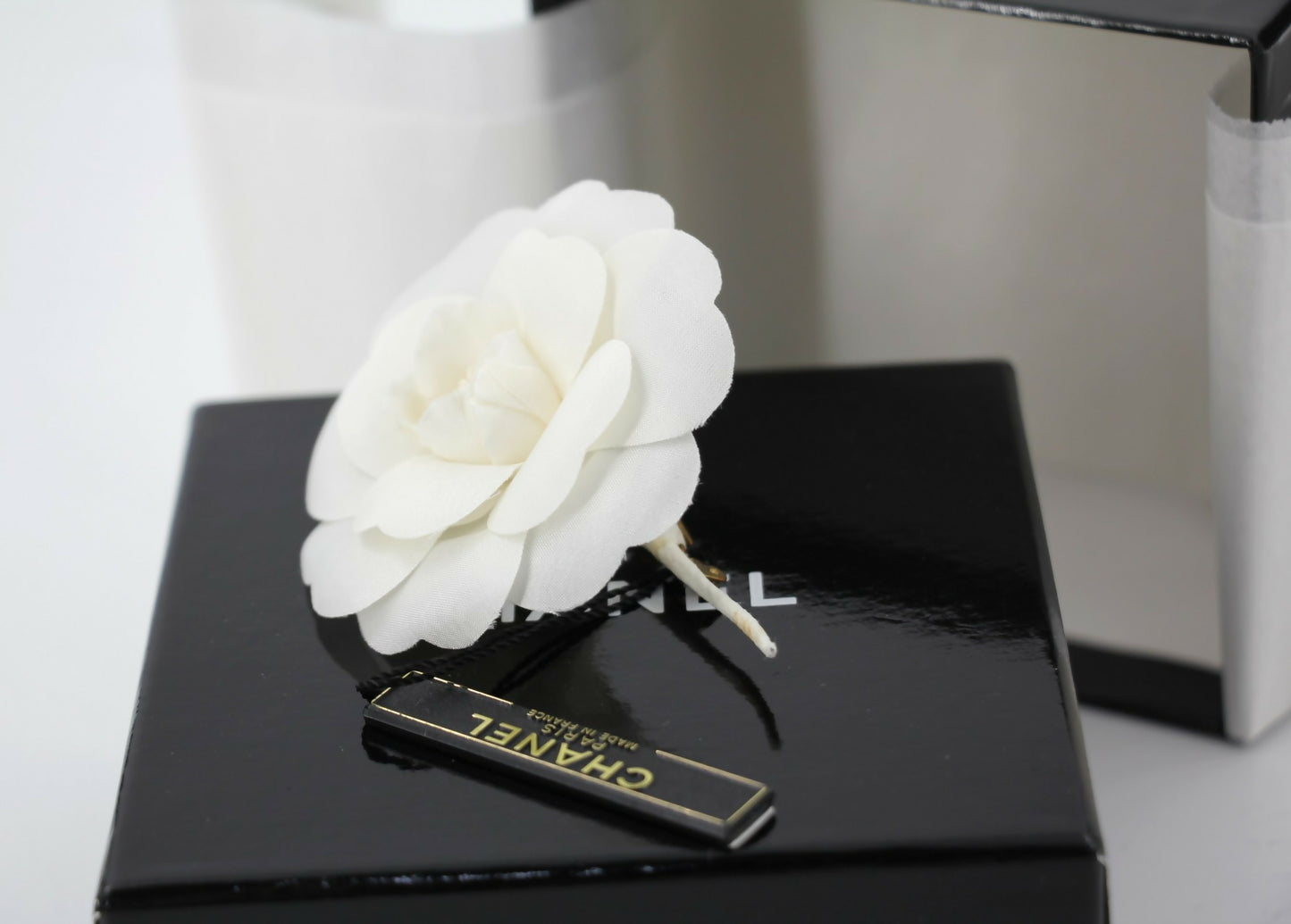 Chanel Vintage 81-85 Silk Small Size White Camellia Brooch