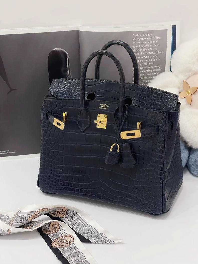 Pre-owned Hermès Birkin 25 deep blue matte alligator leather gold hardware