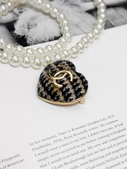 Chanel 20K black and brown heart brooch with gold cc logo