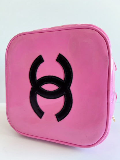 CHANEL 1995 Vintage "Barbie" Heart-Mirror Vanity Case Bag in pink