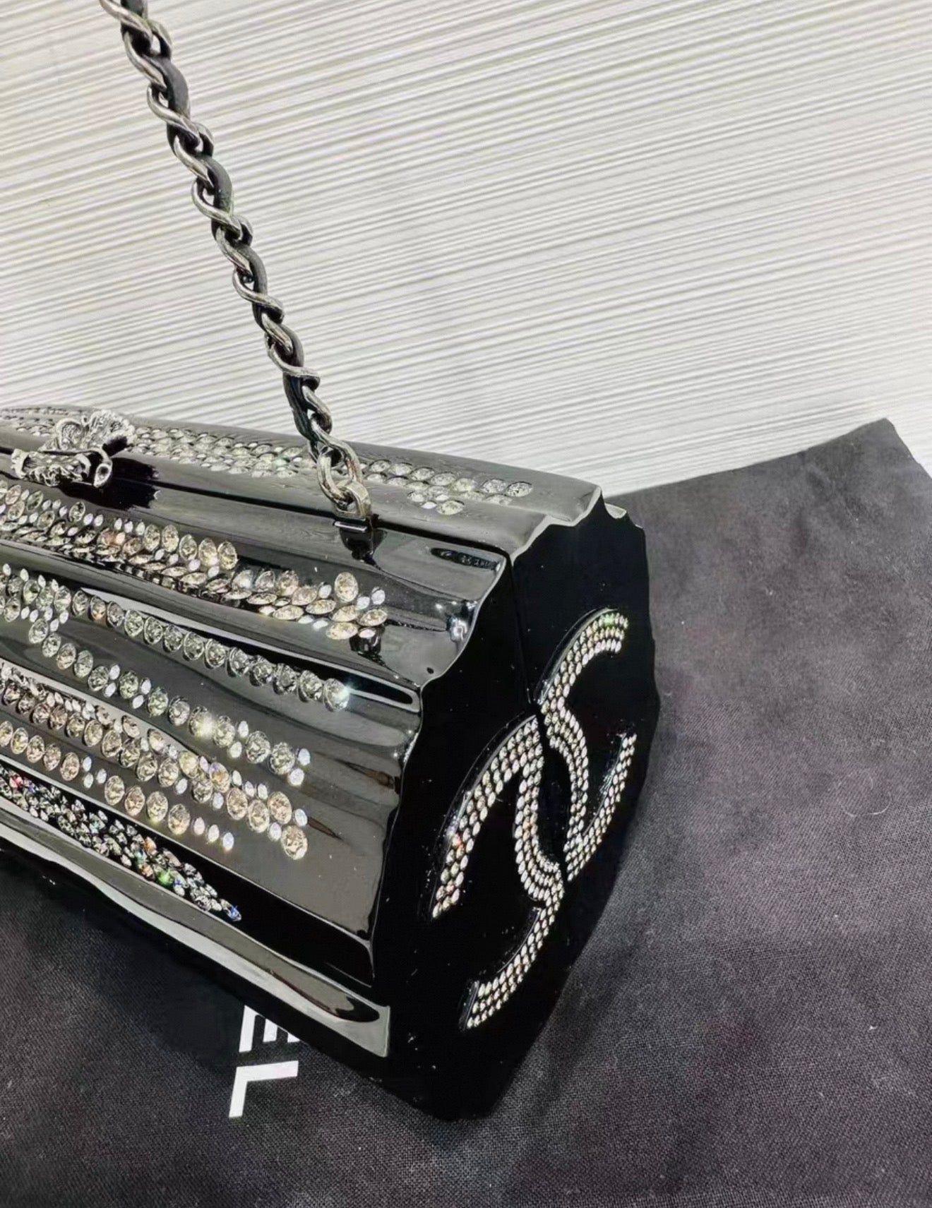 Chanel 18 Chanel Black Strass Log CC Minaudière