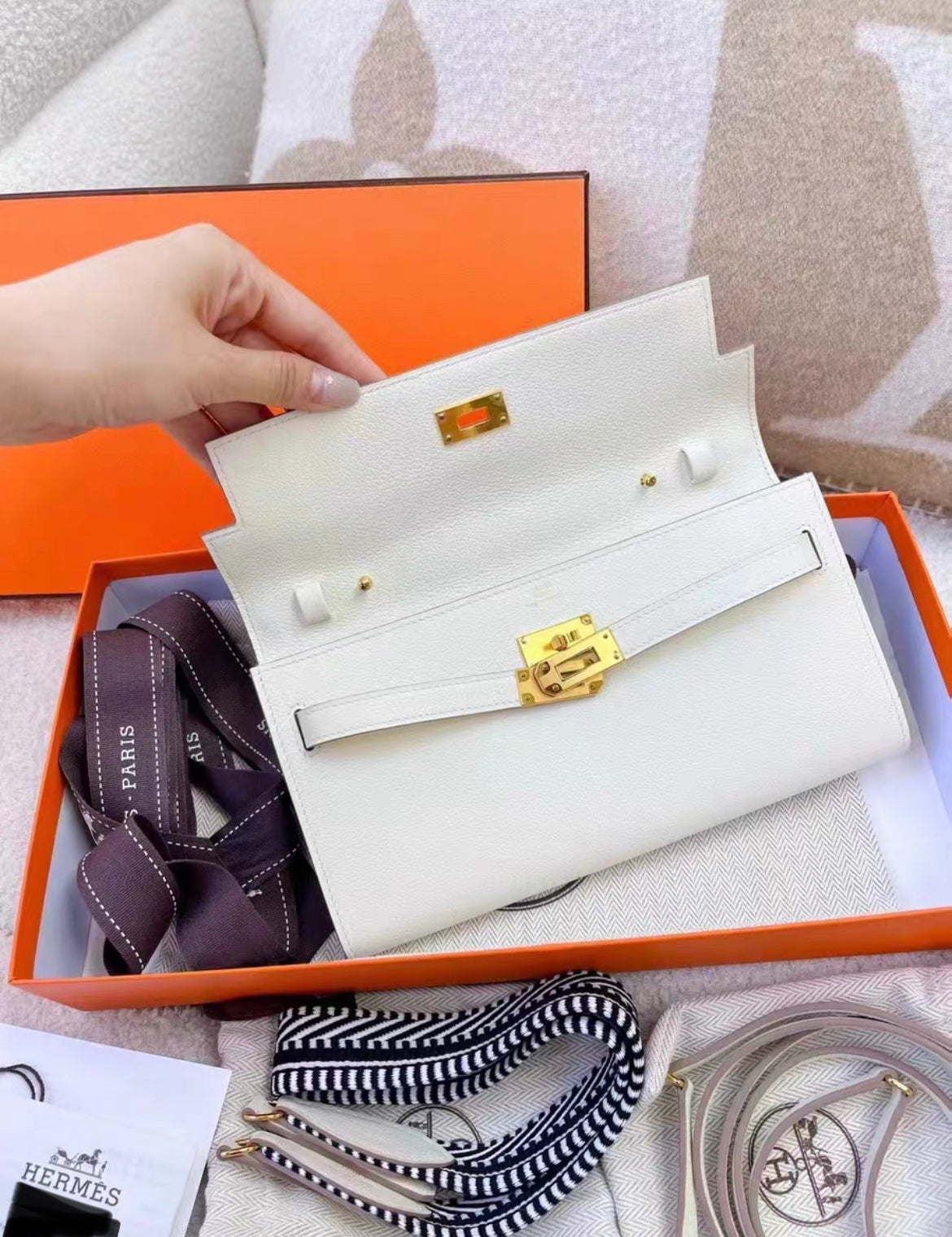 Hermès Mushroom Evercolor Kelly-To-Go Wallet Gold Hardware