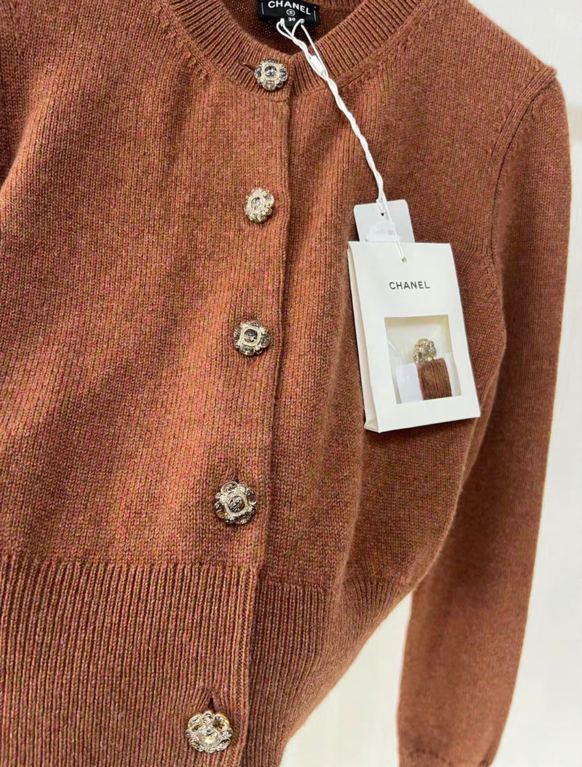 CHANEL ダークブラウン カシミヤハーフ 36 Chanel 24A cashmere cardigan Brown Color with rhinestone button