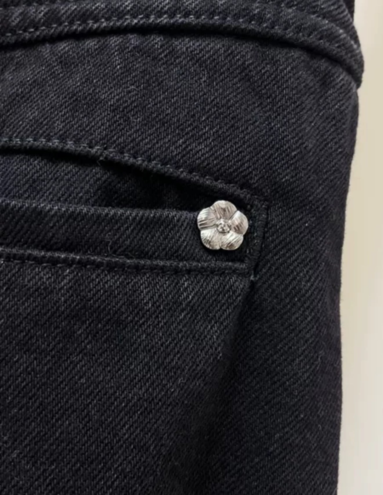 Chanel 23K black camellia wide-leg denim pants – Wararni.com