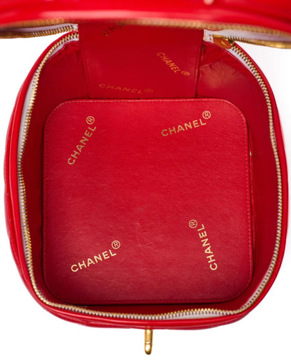 CHANEL 1995 VINTAGE "BARBIE" RED PATENT HEART-MIRROR VANITY CASE BAG