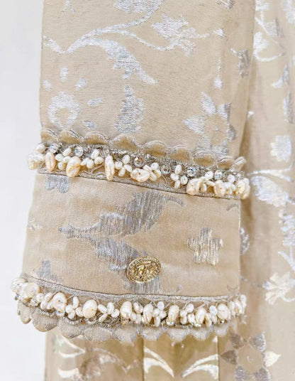 Chanel 2012 Pre-Fall Bombay Métiers d
Art collection pearl jacket