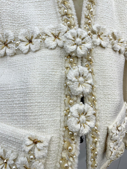 Ultra rare Chanel 2020 écru white tweed   jacket