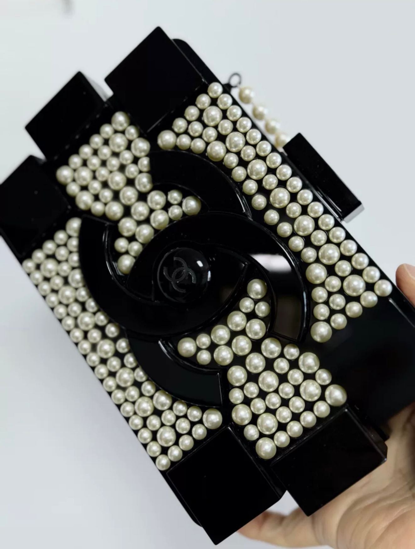 Chanel Runway White Pearl and Black Lego Clutch – Wararni.com
