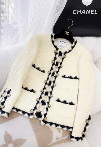 1676DA26-BBB2-410E-92C9-