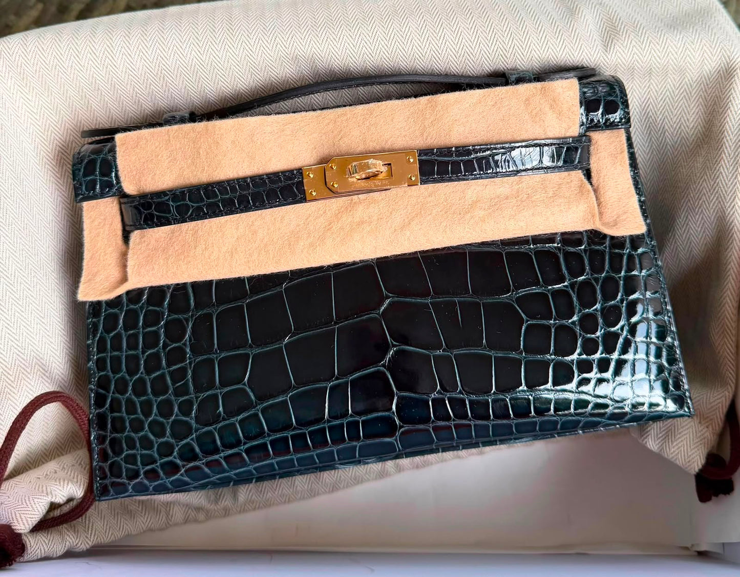 Hermes Kelly Pochette Verso Vert Rousseau / Gold Shiny Alligator Permabrass hardware