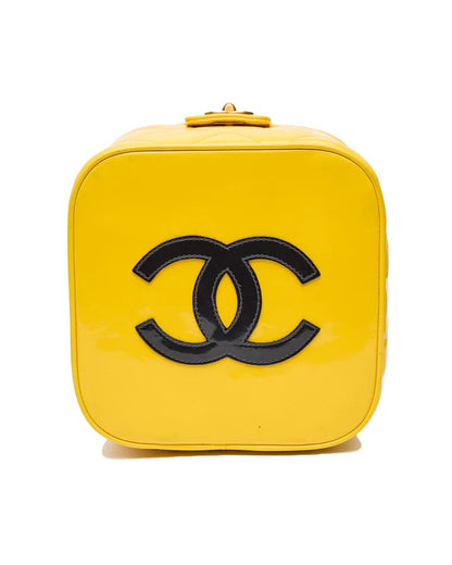 CHANEL 1995 VINTAGE "BARBIE" YELLOW PATENT HEART-MIRROR VANITY CASE BAG