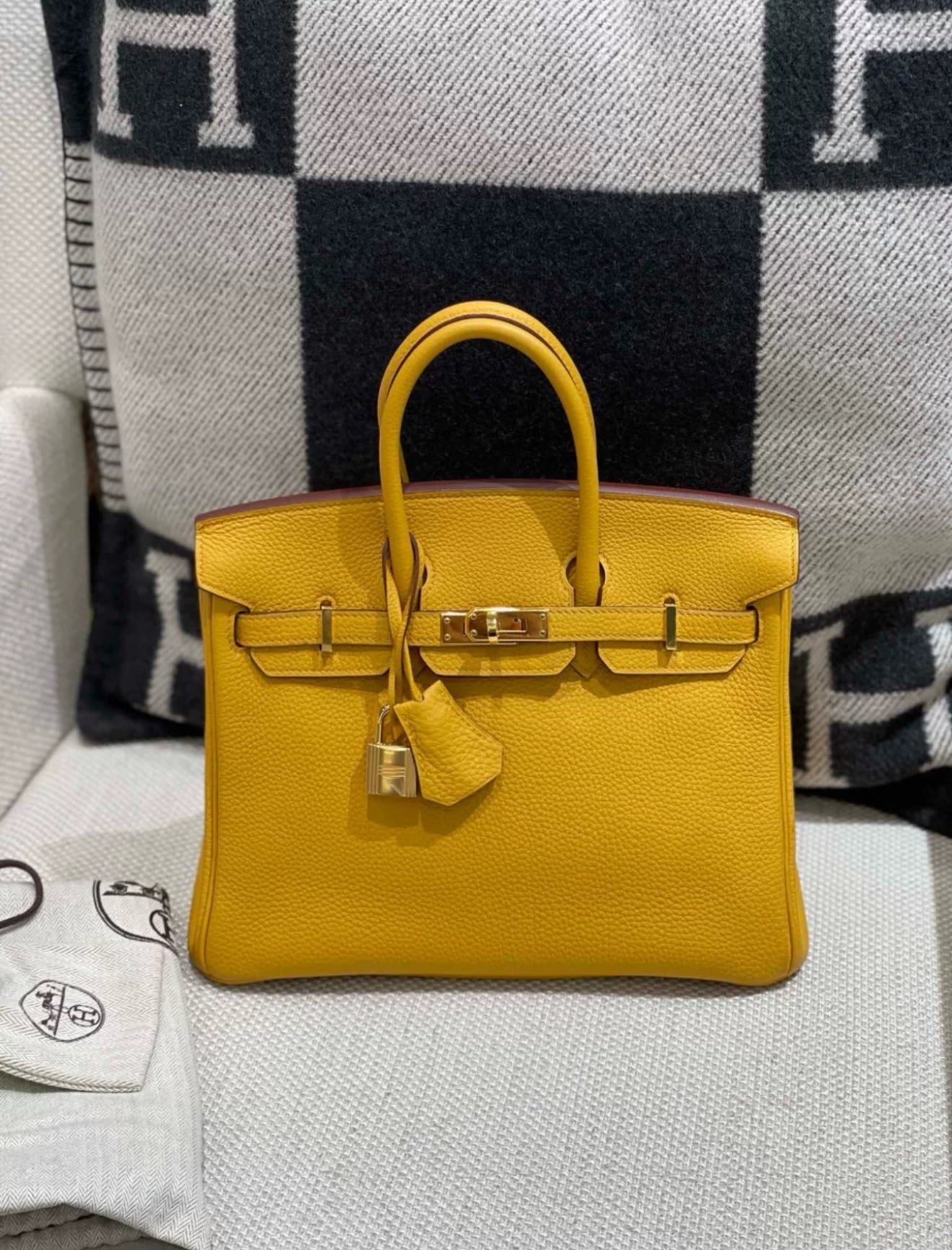 Hermès Birkin 25 Jaune Ambre Togo Leather Gold Hardware