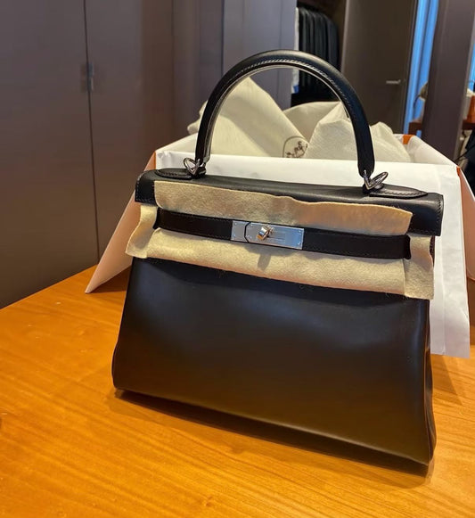 Hermes Kelly 28 Black Evercolor Palladium hardware stamp G