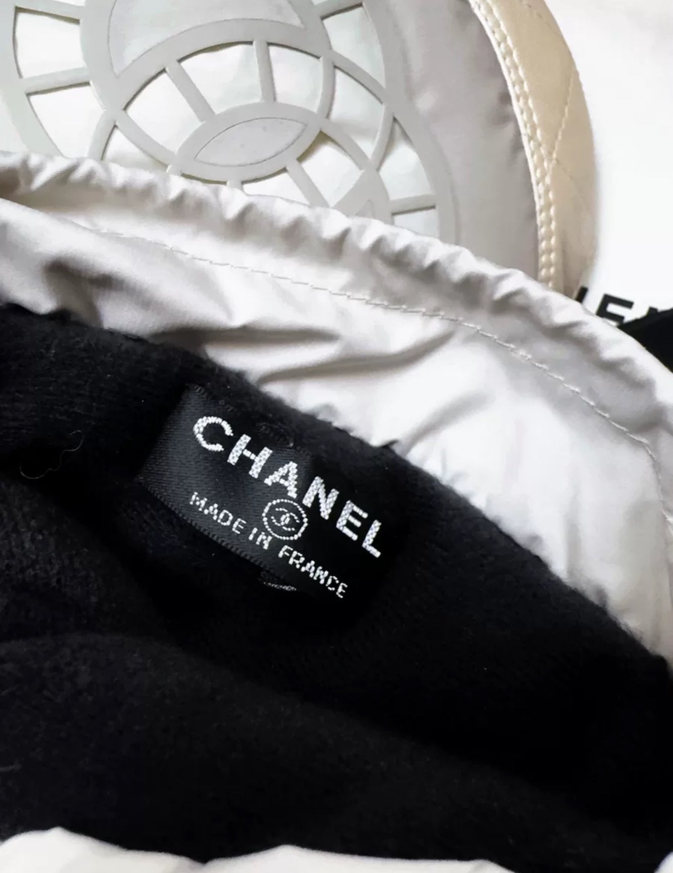Chanel 21N ski gloves