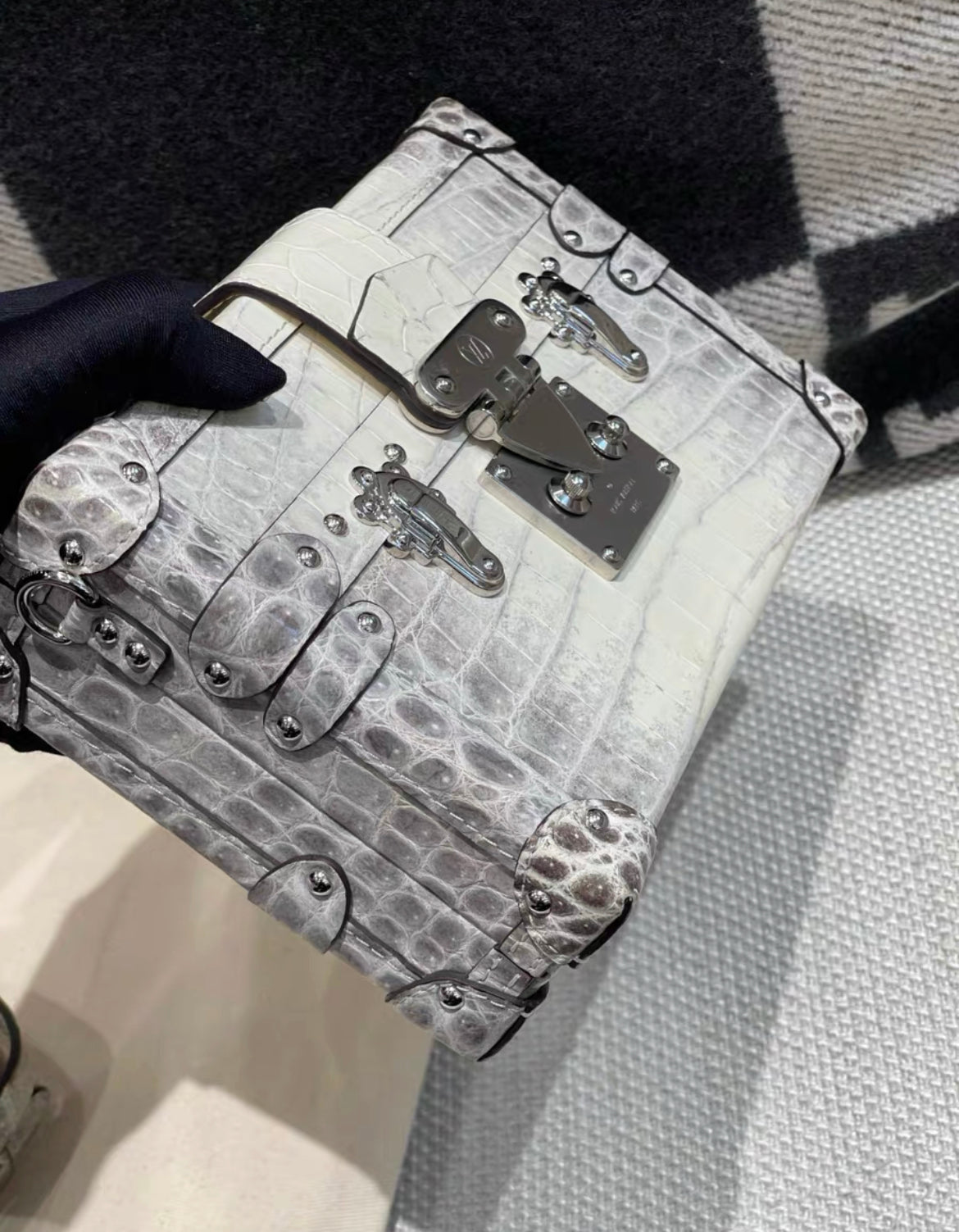 albino alligator backpack louis vuitton Louis Vuitton Himalaya crocodile petite male – Wararni.com