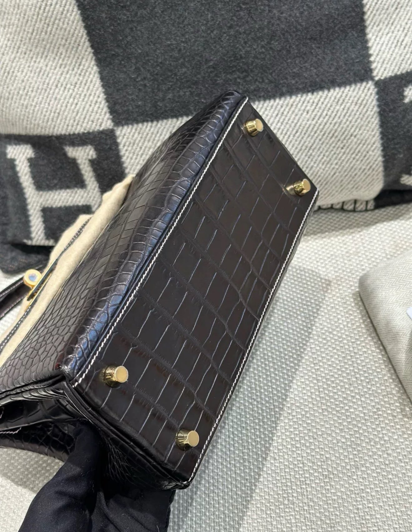 Hermes Kelly 25 Black Gold Matte Crocodile Leather Gold Hardware