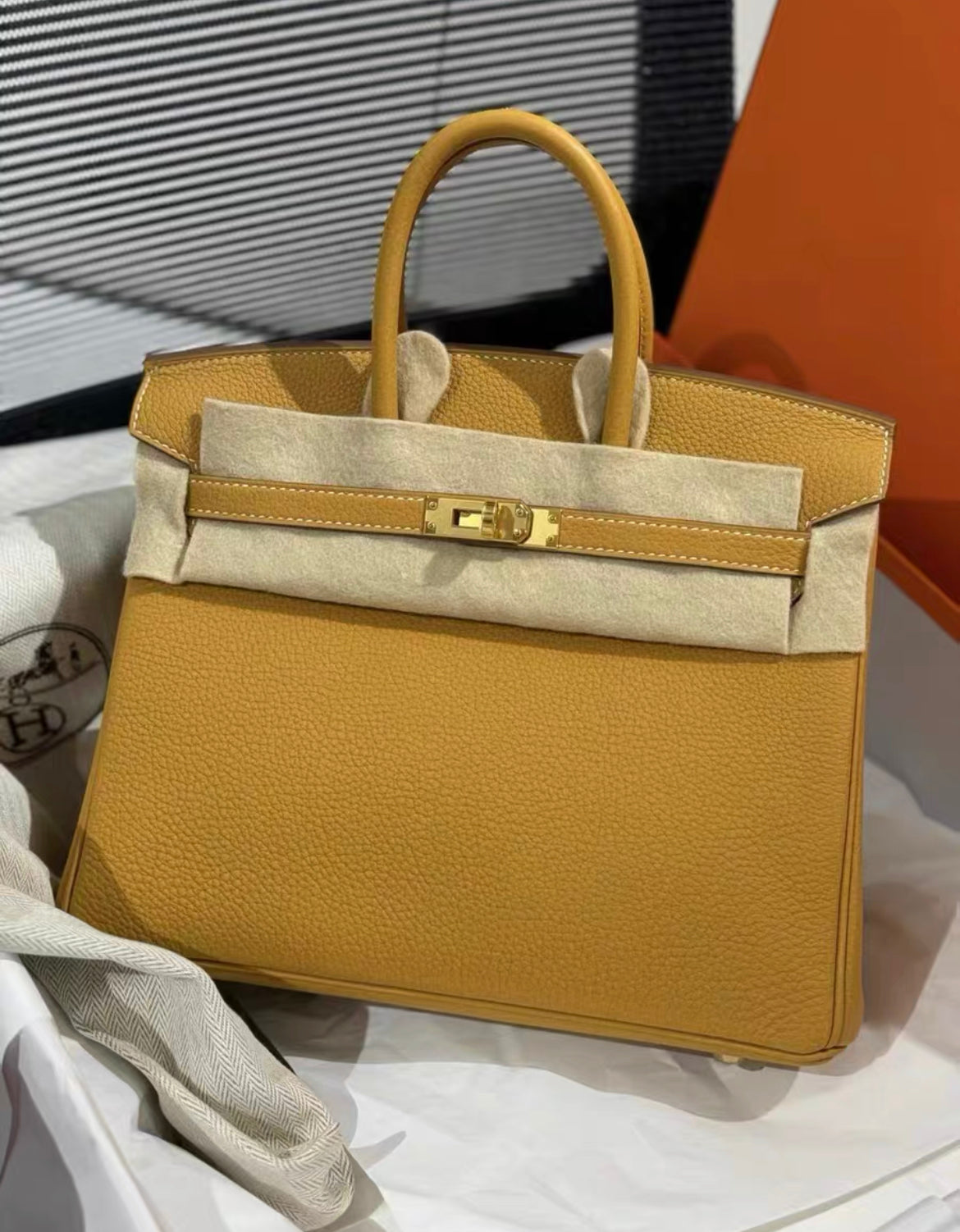 Hermes Birkin 25 Natural Sable Togo Leather Gold Hardware handbag with white stitching