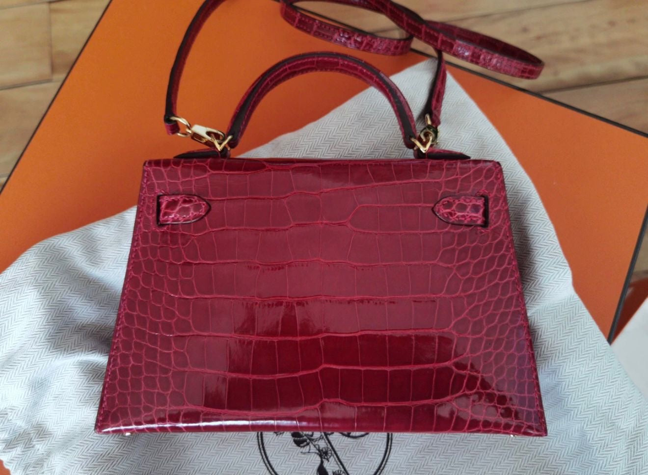 Hermès Mini Kelly Red Shiny Alligator Gold Hardware