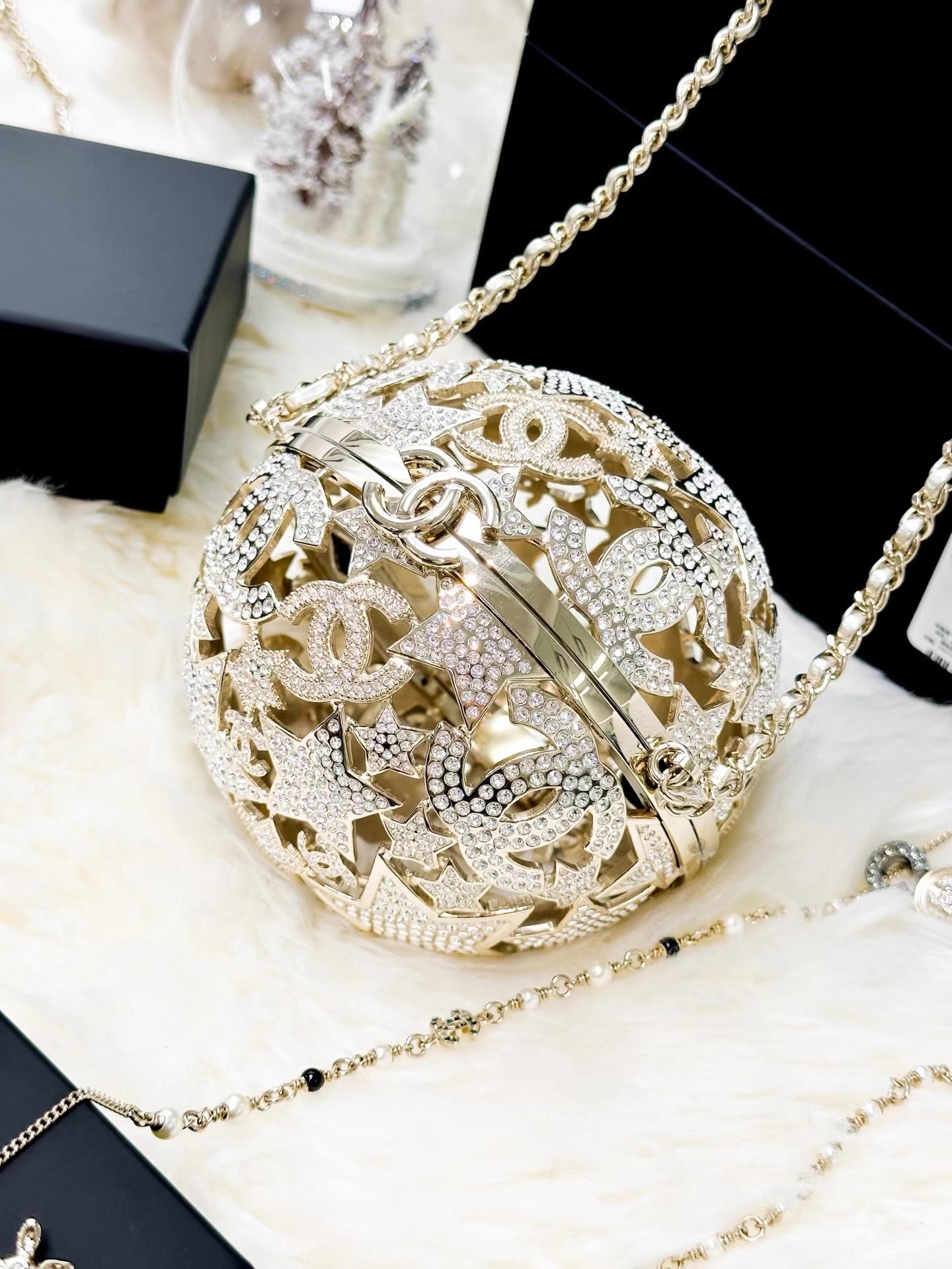 Chanel 25A gold star-patterned spherical evening bag