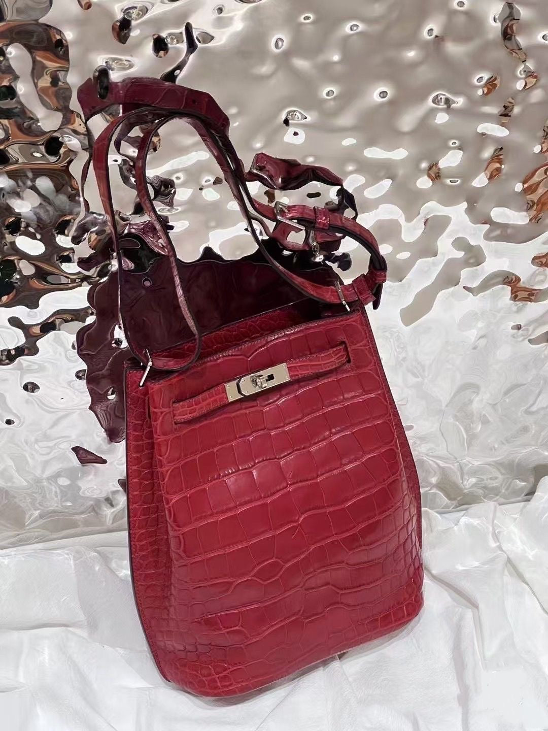 Hermes so Kelly 22 Red Matte Alligator leather palladium hardware