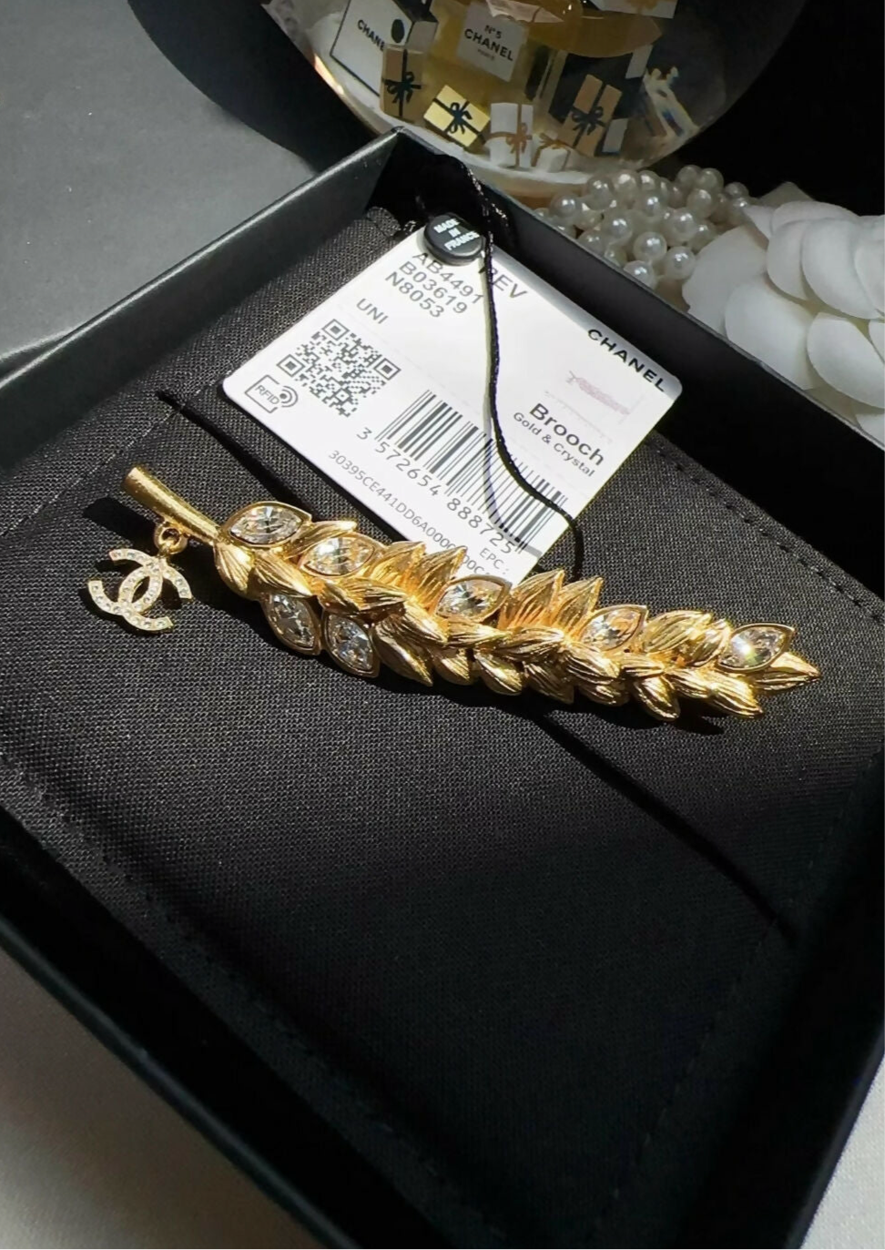 CHANEL classic golden wheat brooch