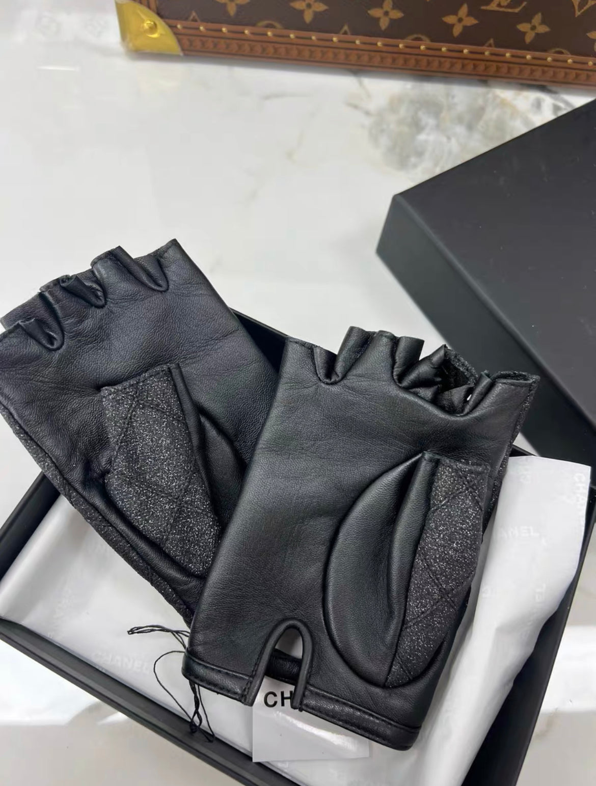 Chanel 24C CC gloves, brand new size 7.5, complete set with receipt