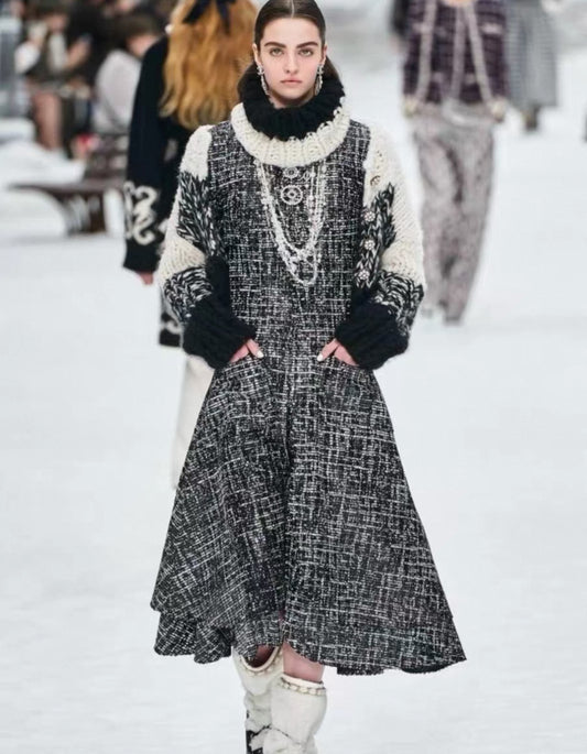 Chanel 19K Black and White Sequinned tweed Cape Dress F36