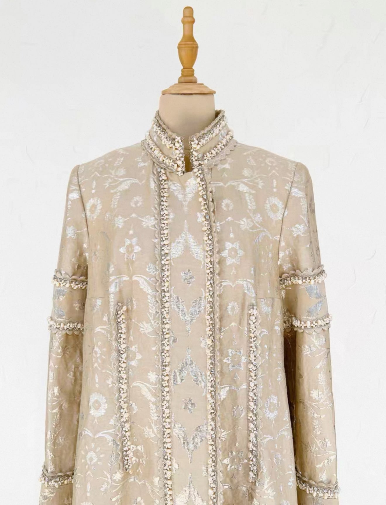 Chanel 2012 Pre-Fall Bombay Métiers d
Art collection pearl jacket