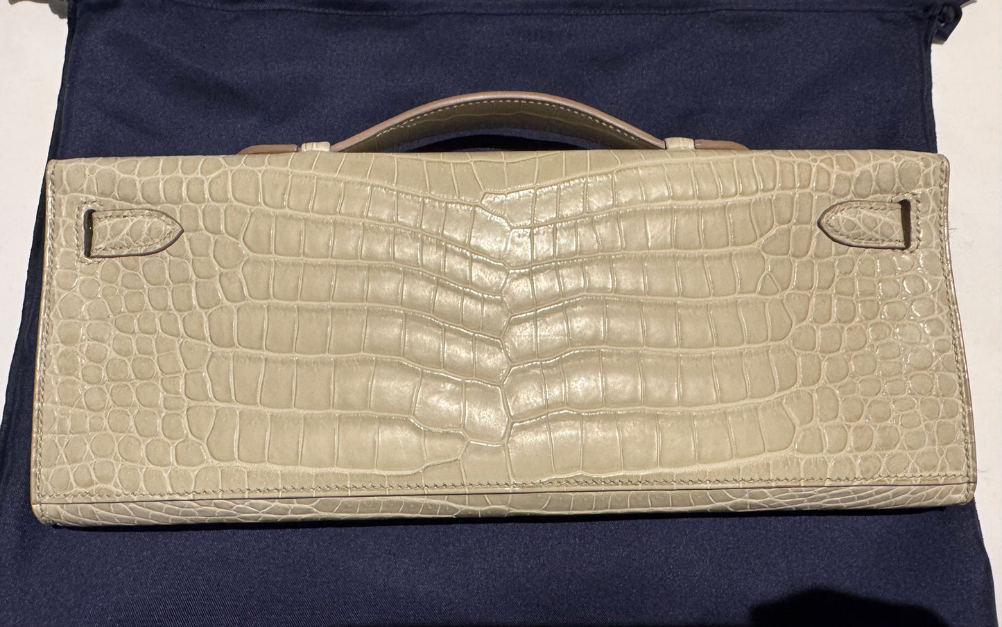 Hermes Kelly cut Unchained Beton Matte Porosus White Gold hardware