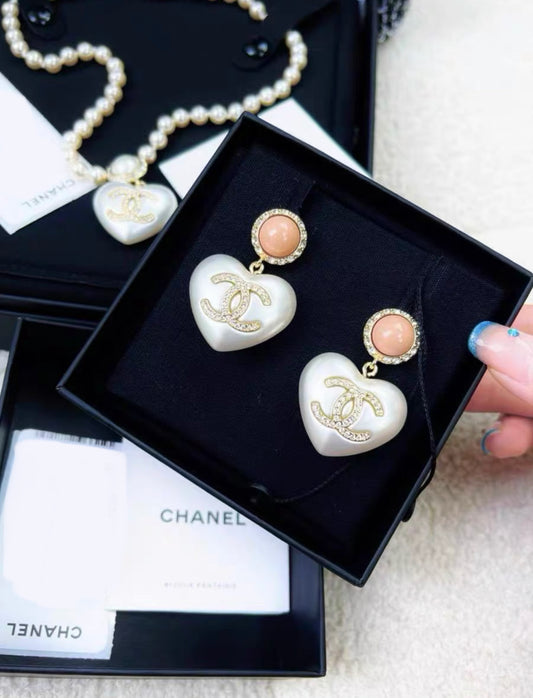 Chanel 21A CC Heart earrings