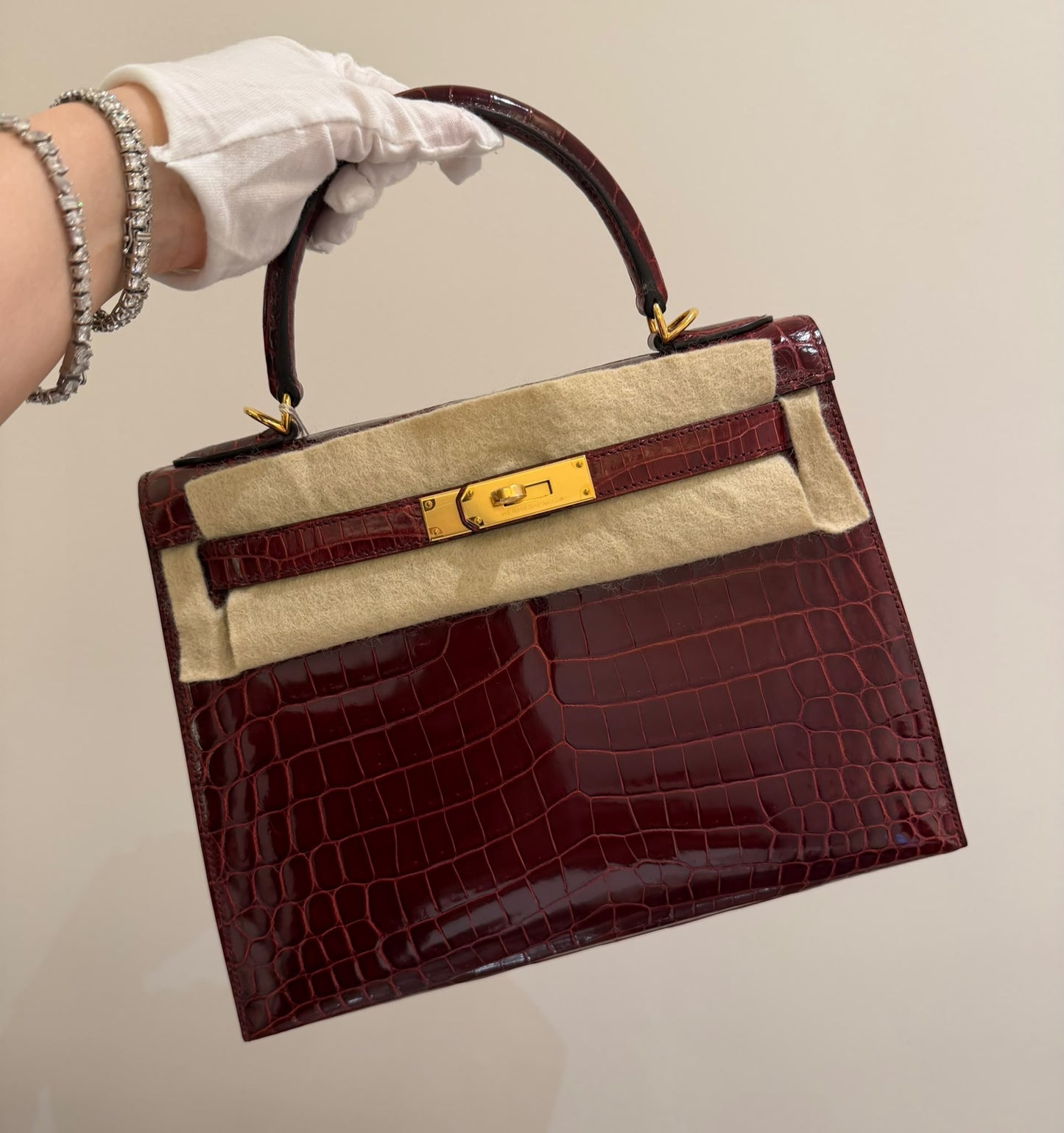 Hermes Kelly 28 Bordeaux shiny niloticus crocodile leather gold hardware