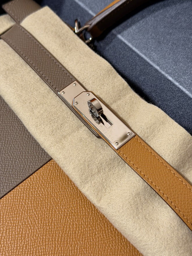 Hermès Kelly 28 Sellier Sesame/Etoupe/Bleu Indigo Veau Epsom Laiton Palladium Hardware