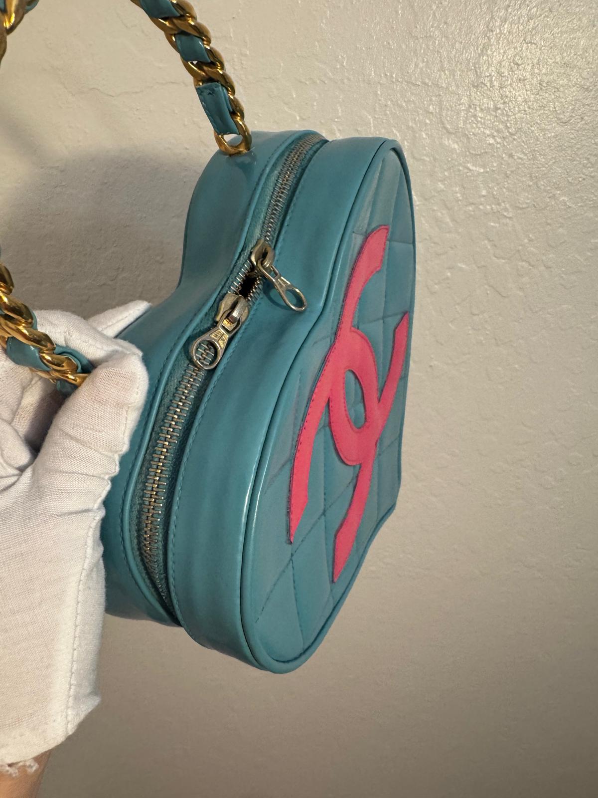 CHANEL 1995 TIFFANY BLUE / PINK PATENT LEATHER HEART VANITY BAG