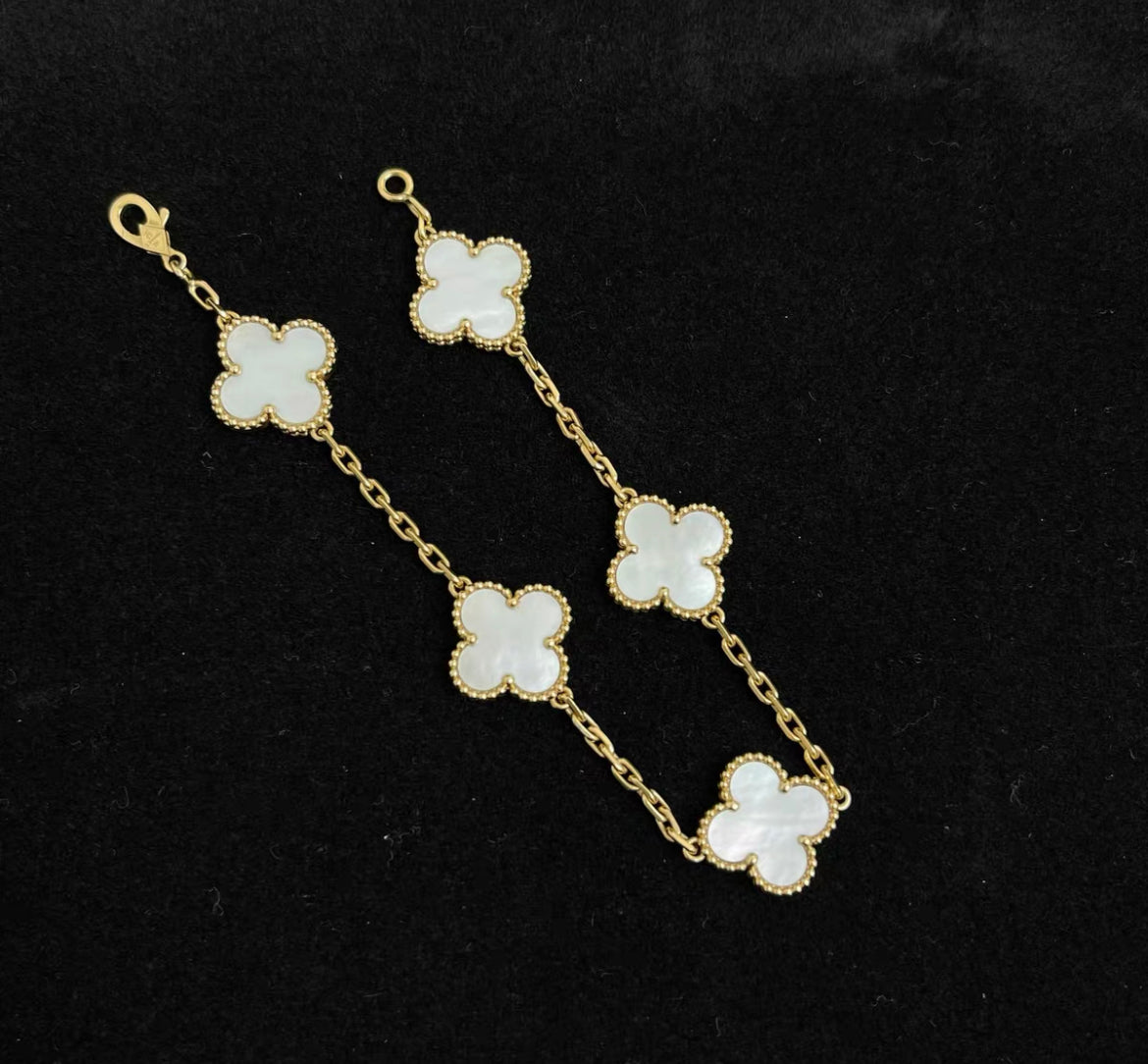 Vintage Alhambra bracelet, 5 motifs
18K yellow gold, Mother-of-pearl