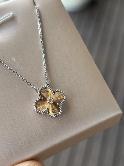 Van Cleef 
Arpels Holiday Pendant 2024