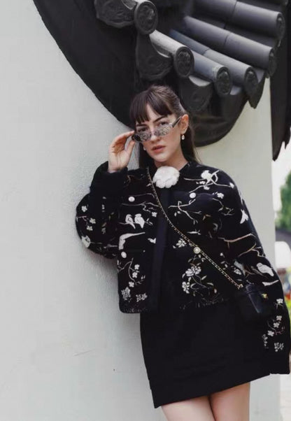 Chanel 25A black Gold Jacket