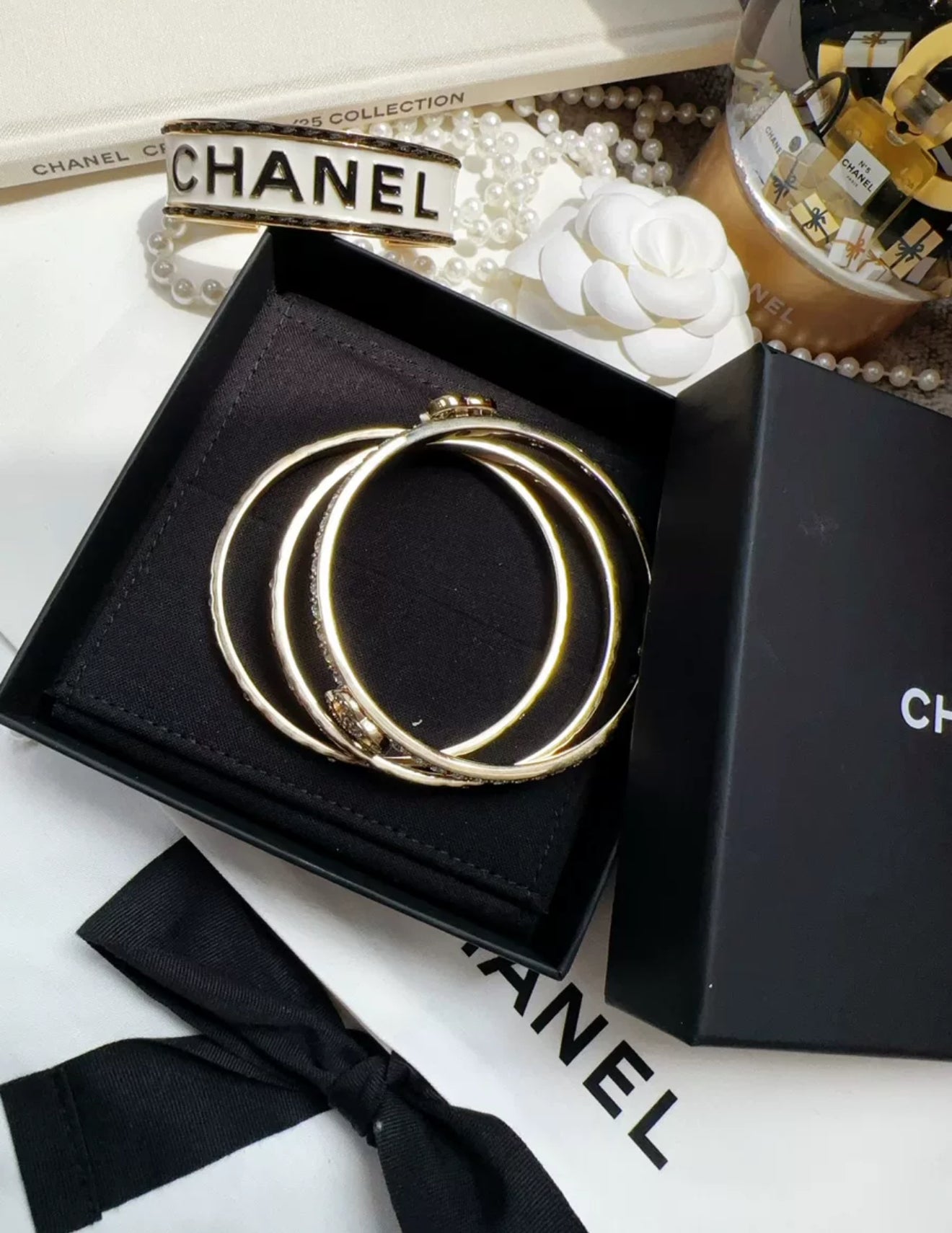 Chanel 25p three-in-one diamond-studded double C bracelets