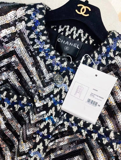 Chanel 21K black, white navy blue and silver sequin tweed jacket size 36