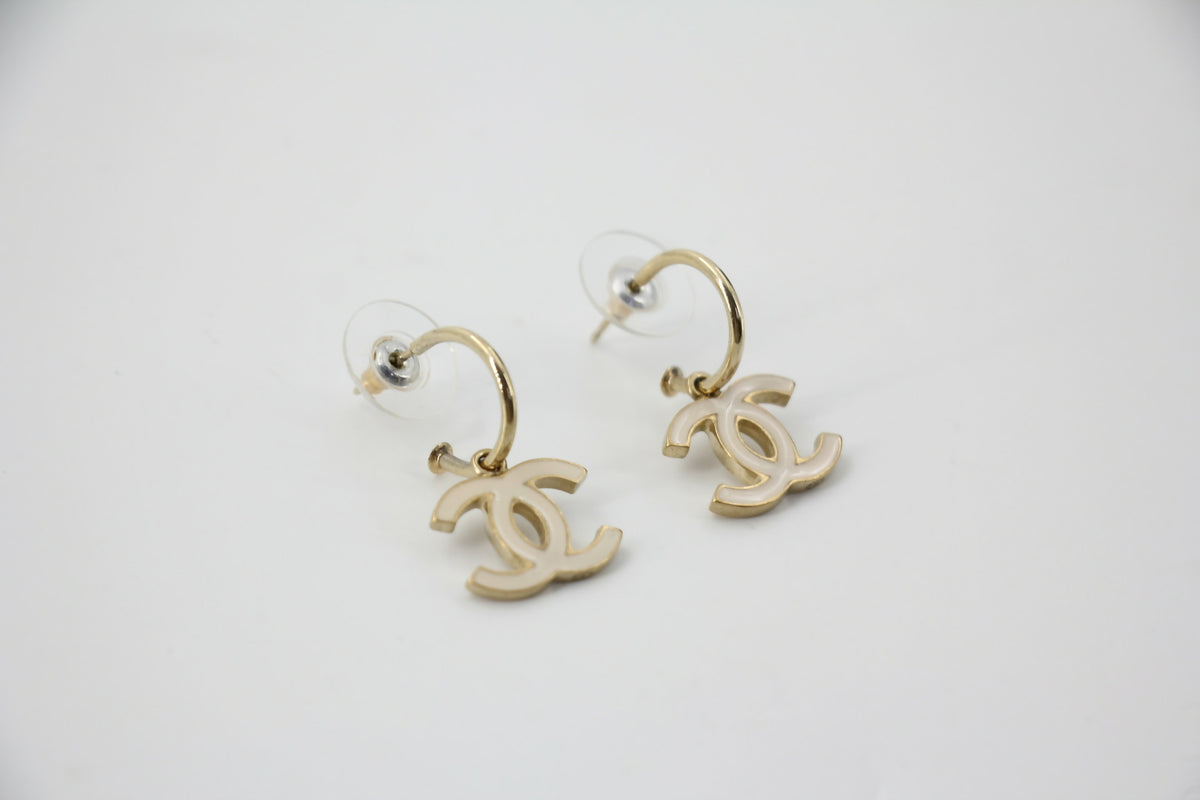 Chanel Vintage 10P Enamel White Pendant Earrings