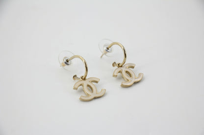 Chanel Vintage 10P Enamel White Pendant Earrings