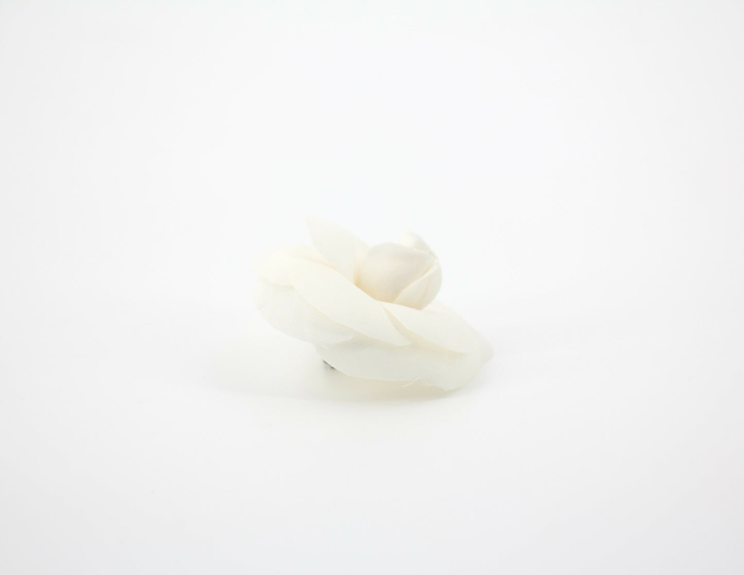 Chanel Vintage 81-85 Silk White Camellia Brooch