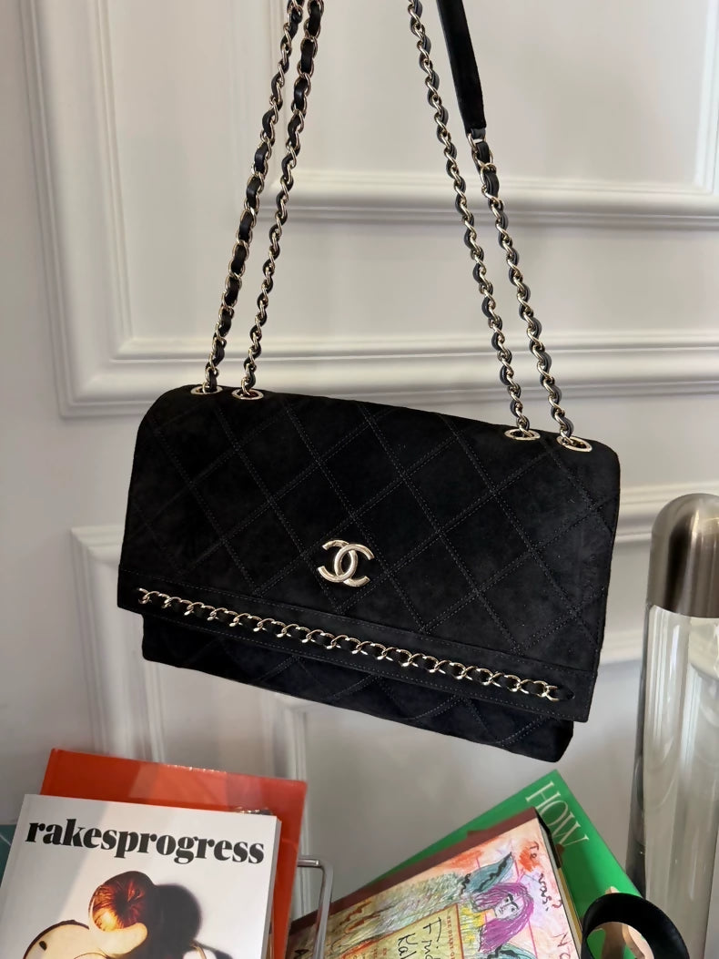 Chanel Black and gold leather chain with suede trim