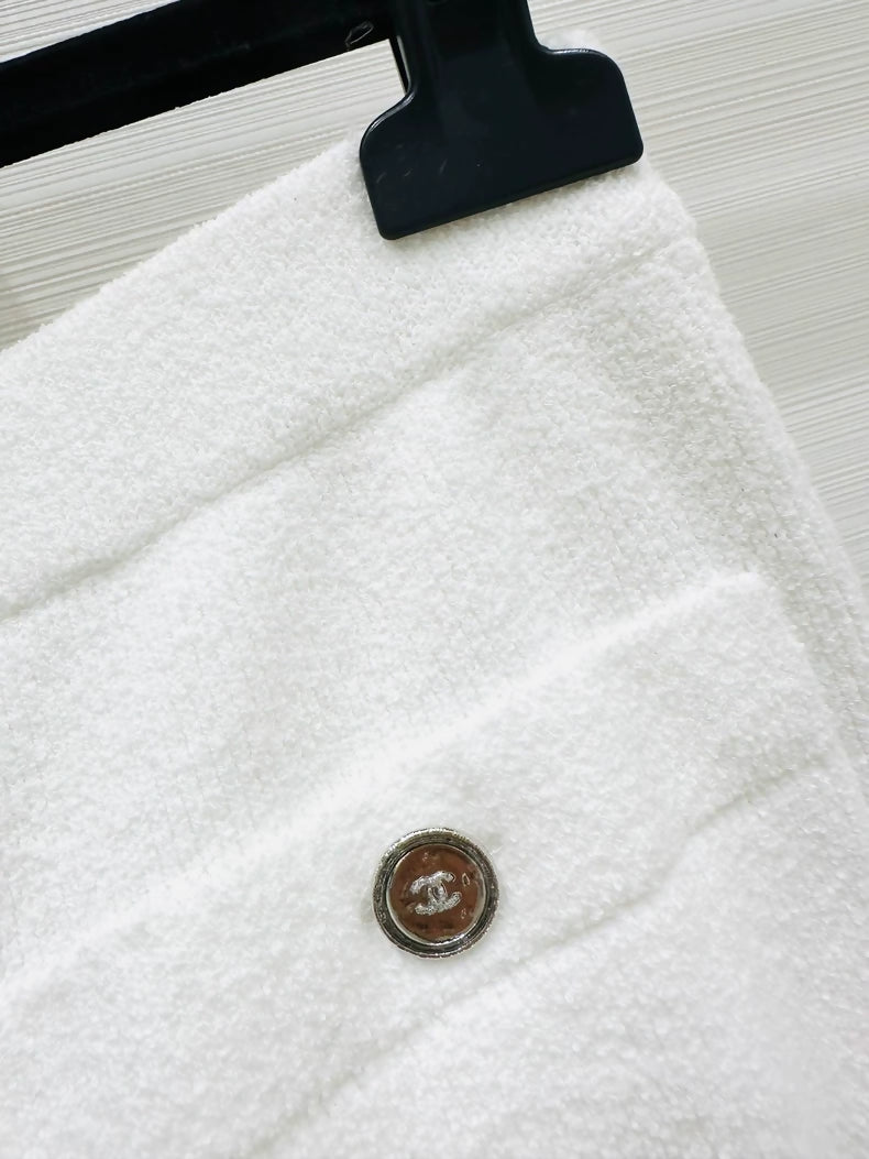 Chanel 25C wide-leg white pants