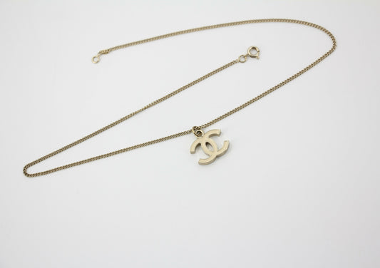 Chanel Vintage 04V Enamel Classic White CC Light Gold Necklace
