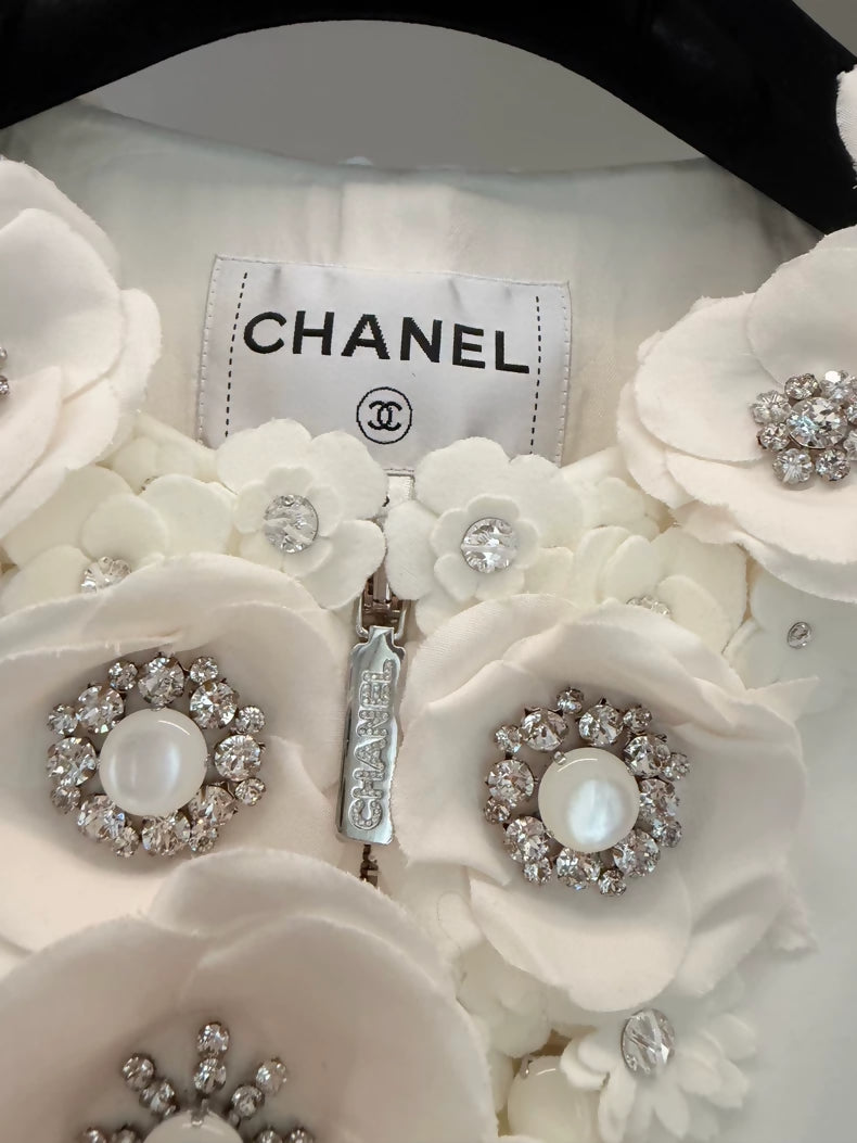 Chanel 25c white floral jacket