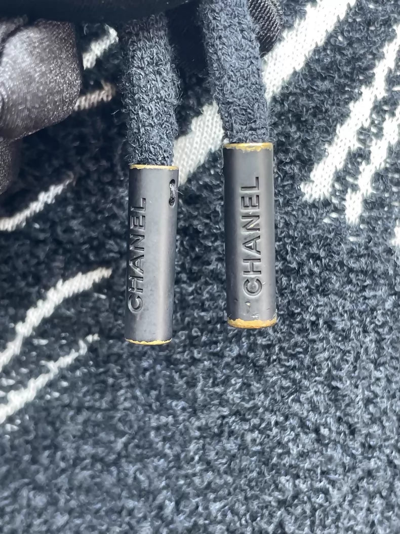 Chanel 22C black & white Hoodie