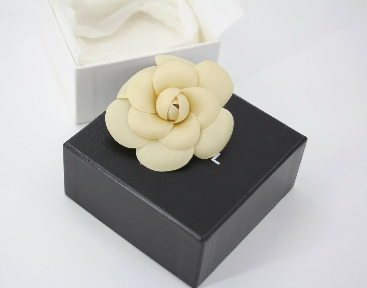 Chanel Vintage 81-85 Fabric Beige Camellia Brooch