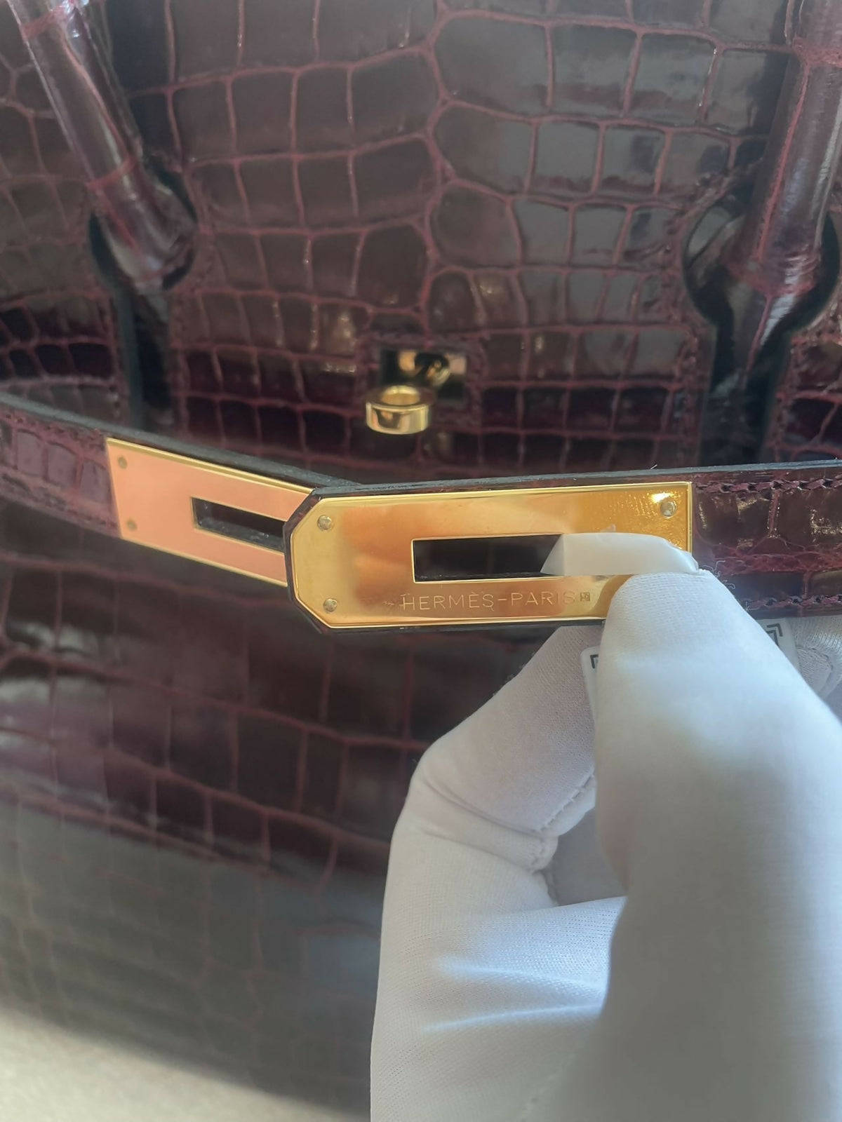 Hermès Birkin 35 Bordeaux / Burgundy Shiny Porosus Crocodile with Gold Hardware Square
