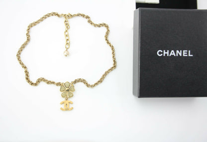 Chanel Vintage 06P Gripoix Green Flower Pendant Gold-Tone Necklace